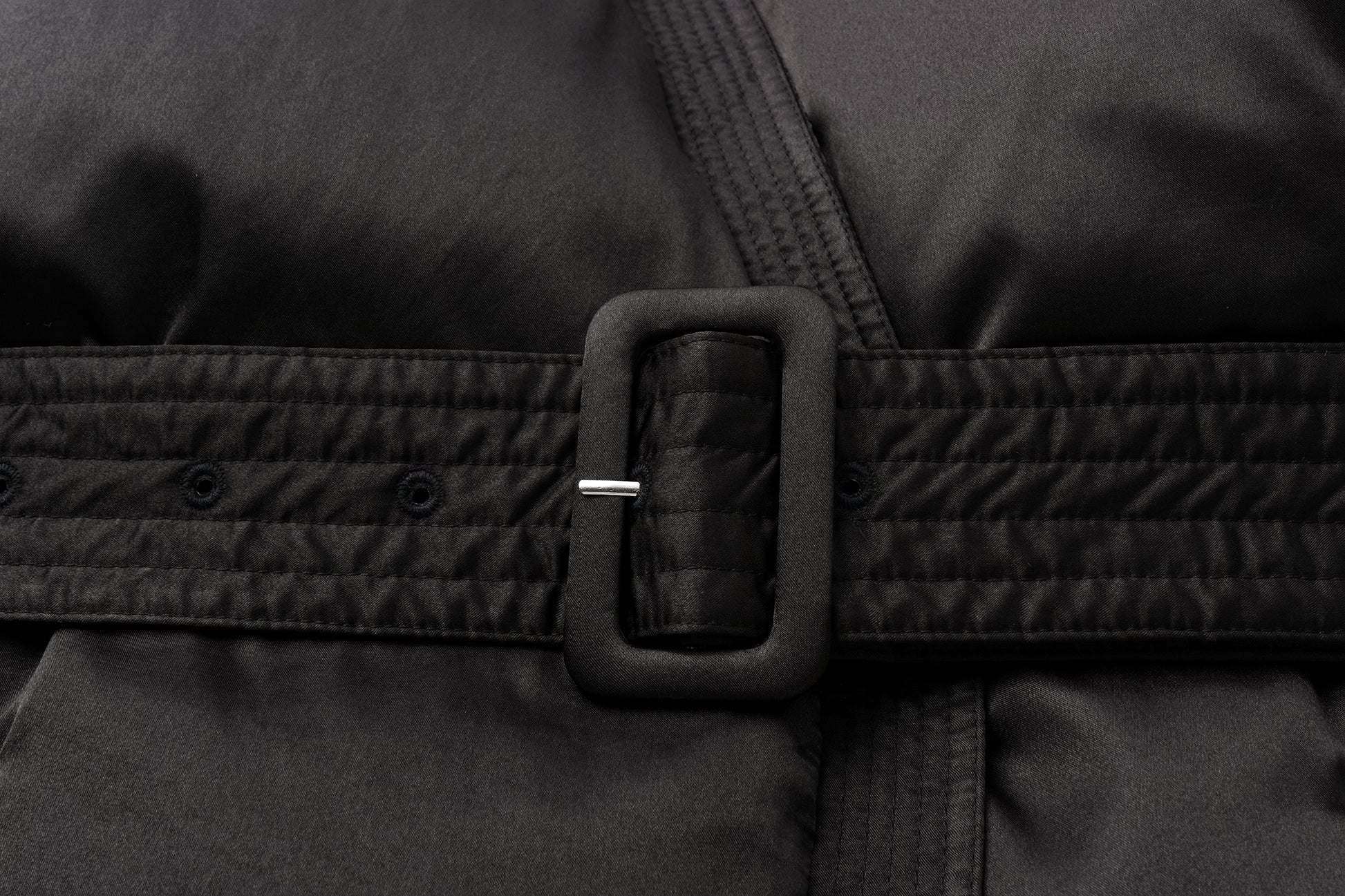 Short-Shell Silhouette White Goose Down Coat with Detachable Magnetic Collar